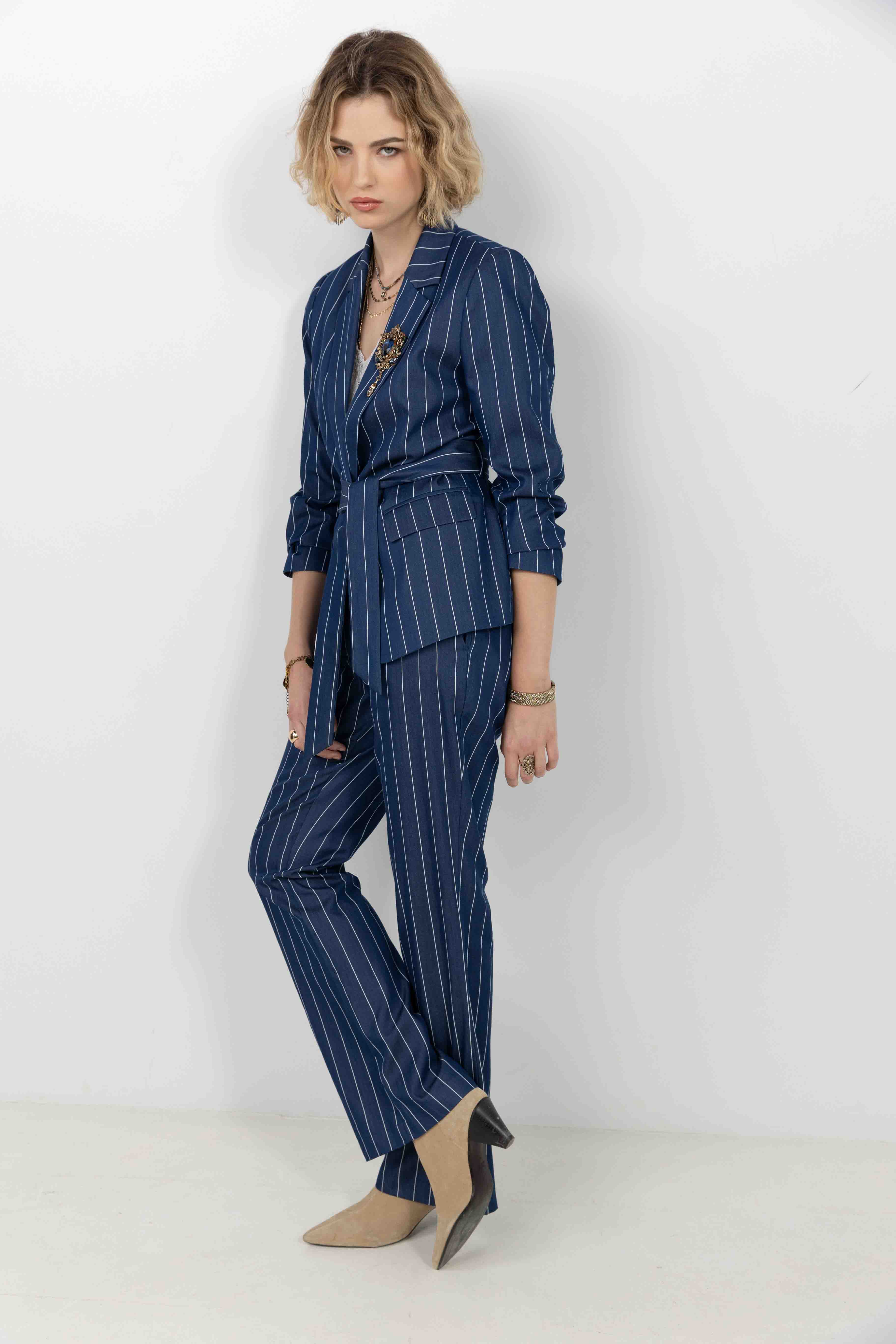 Pantalon bleu foncé rayé fluide